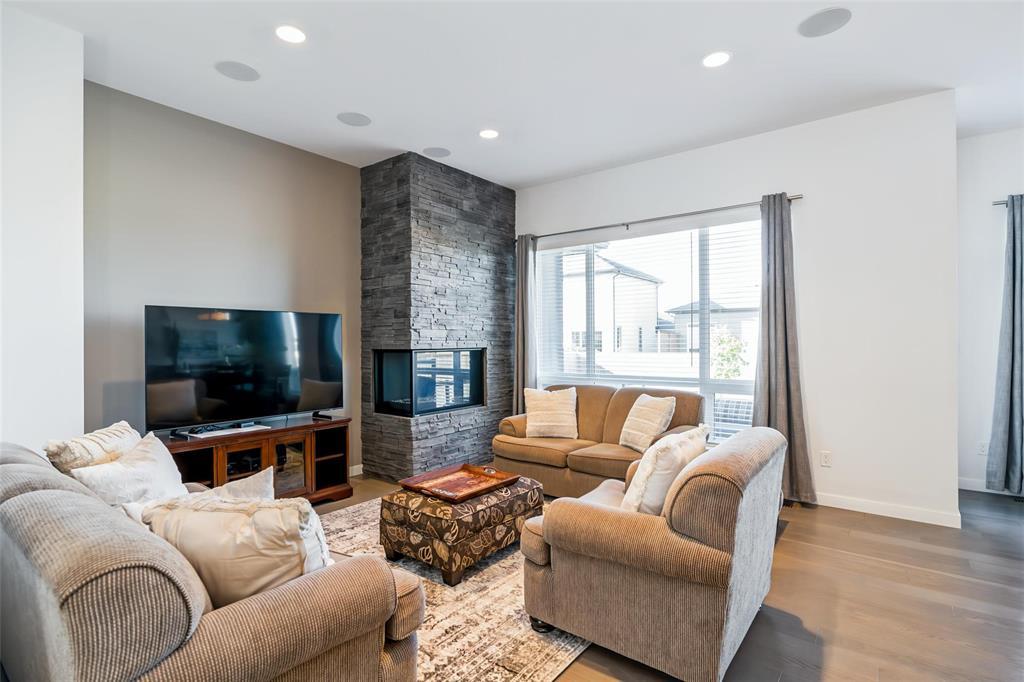 10 Blackheath Close, Winnipeg, Manitoba R2N 0H9 - Photo 3 - 202624901