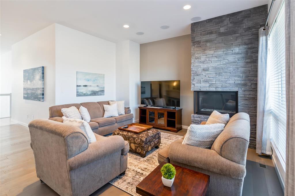 10 Blackheath Close, Winnipeg, Manitoba R2N 0H9 - Photo 4 - 202624901