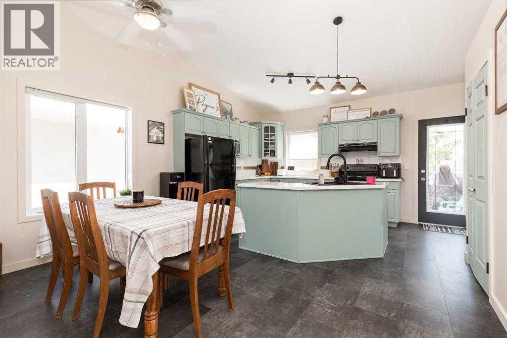 195 Cowichan Court W