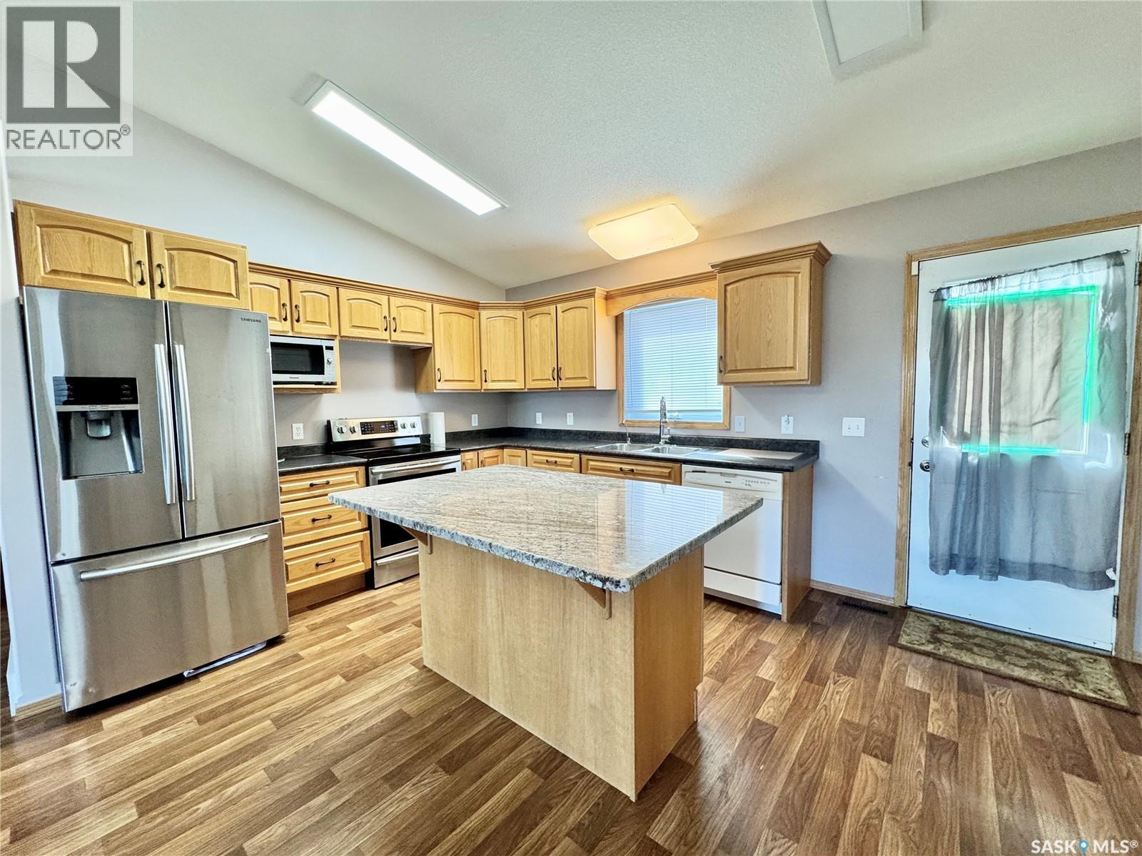 435 Southwood Drive, Prince Albert, Saskatchewan  S6V 8E5 - Photo 2 - SK050378