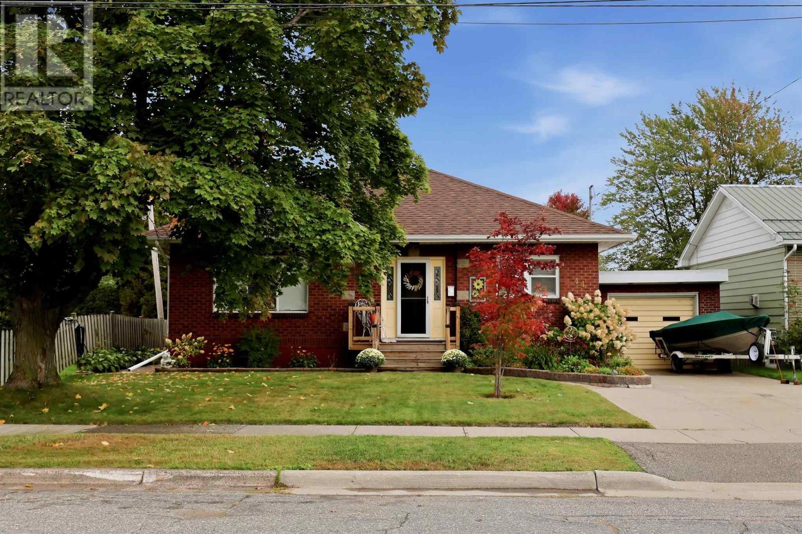 44 Mccrea St, Sault Ste. Marie, Ontario  P6A 4A1 - Photo 1 - SM262758