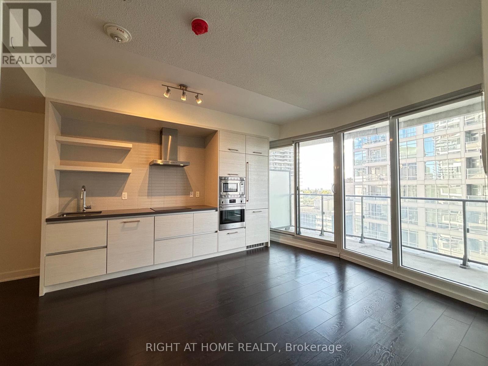 1205 - 2221 Yonge Street, Toronto, Ontario  M4S 2B4 - Photo 3 - C13853352