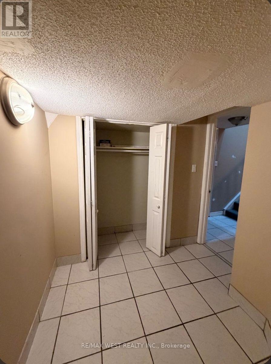 Lower Level B - 7 Waltham Drive, Toronto, Ontario  M9V 1S6 - Photo 3 - W13733272