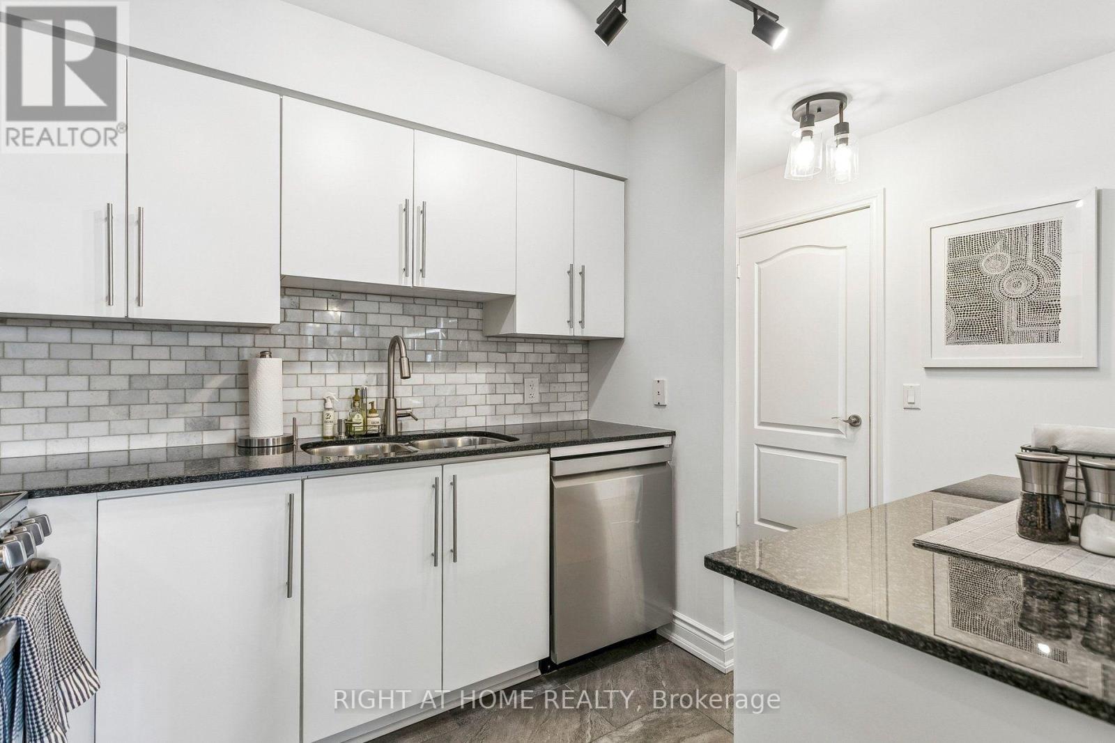 805 - 1103 Leslie Street, Toronto, Ontario  M3C 4G8 - Photo 7 - C13863086