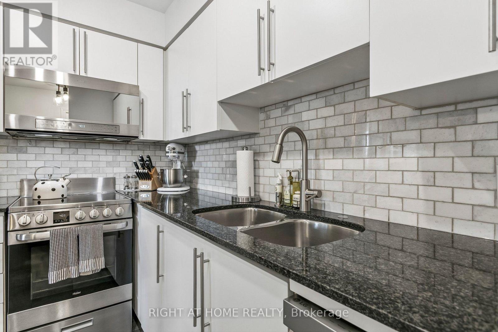 805 - 1103 Leslie Street, Toronto, Ontario  M3C 4G8 - Photo 8 - C13863086