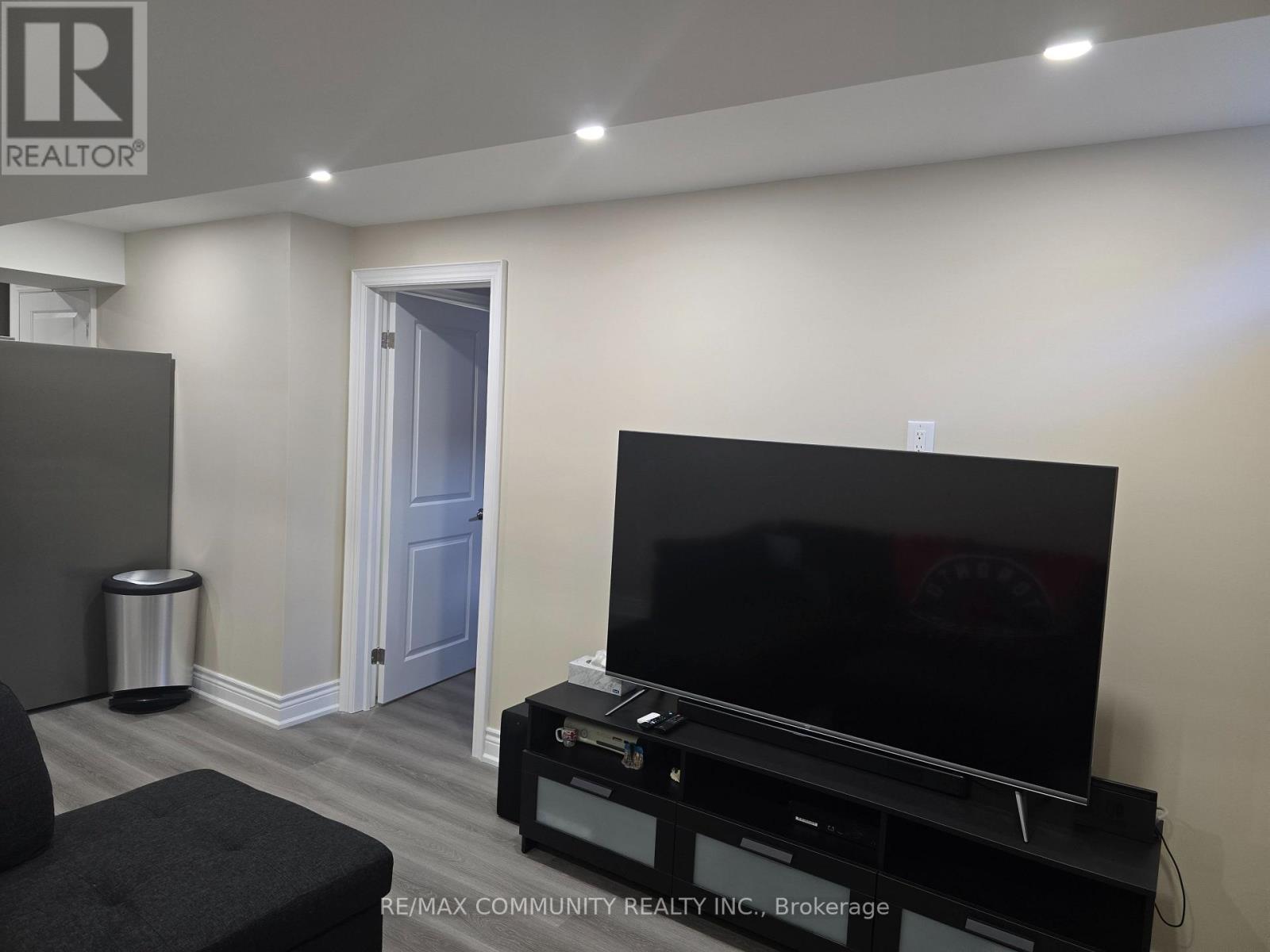 8 Hassard-Short Lane, Ajax, Ontario  L1S 0G4 - Photo 4 - E13862890