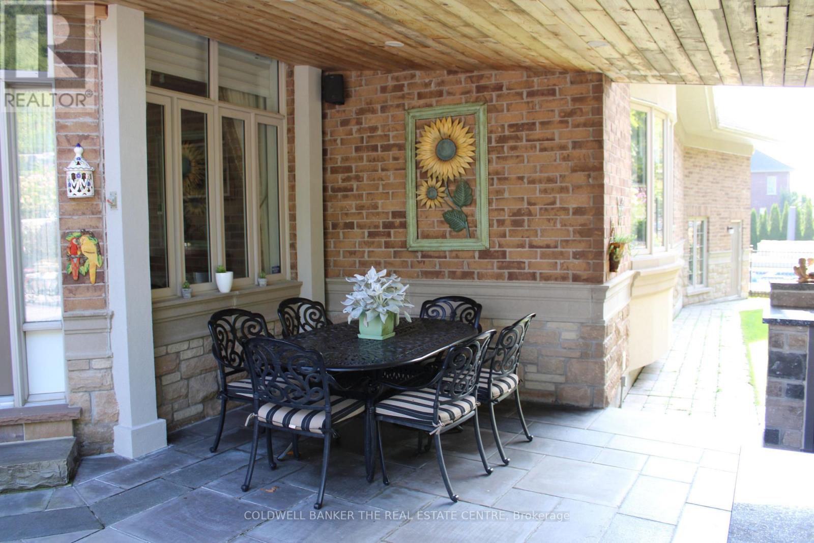 20 Aubrietia Court, Richmond Hill, Ontario  L4E 2R3 - Photo 2 - N13863006