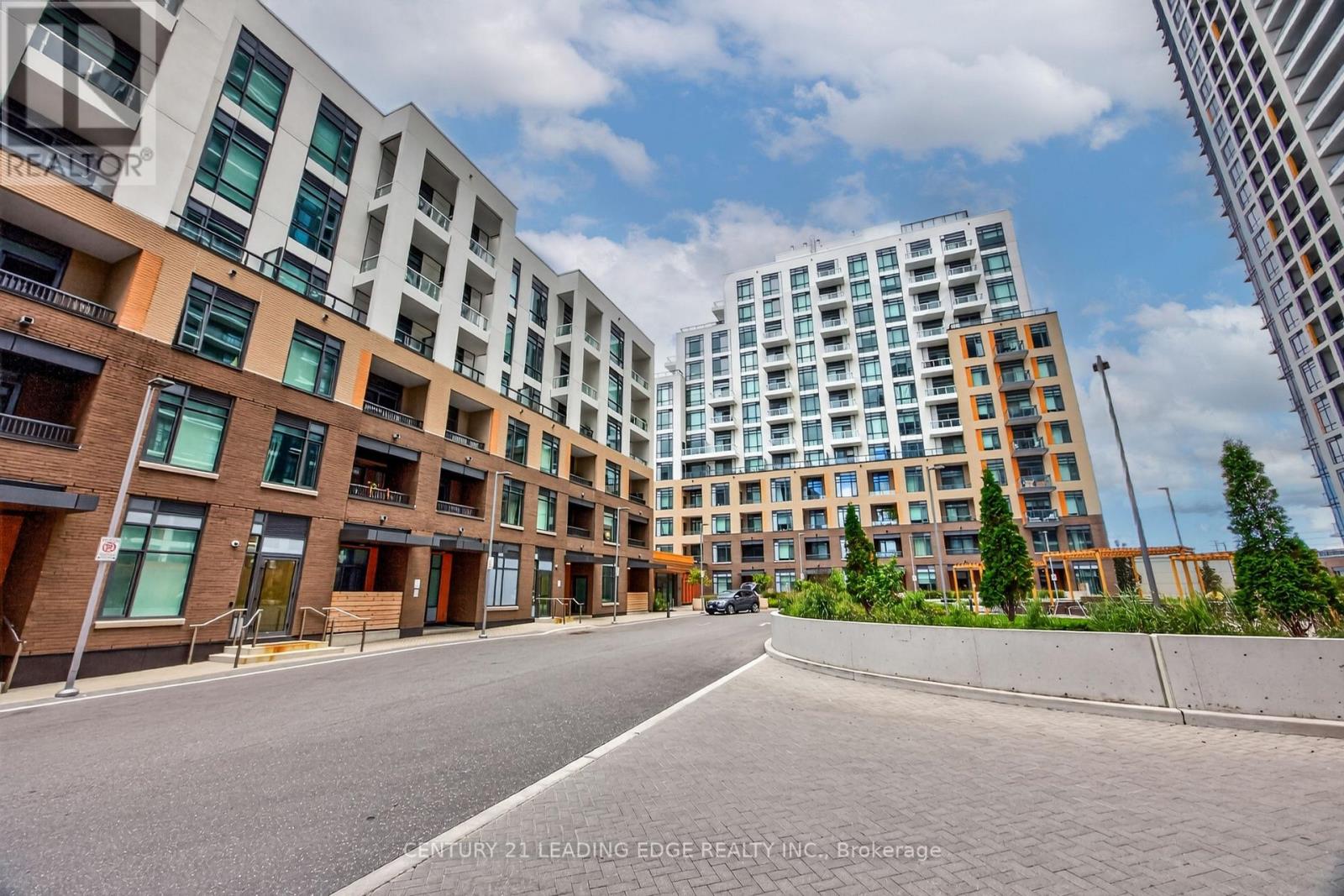 1010 - 8 Beverley Glen Boulevard, Vaughan, Ontario  L4J 0L5 - Photo 2 - N13863008