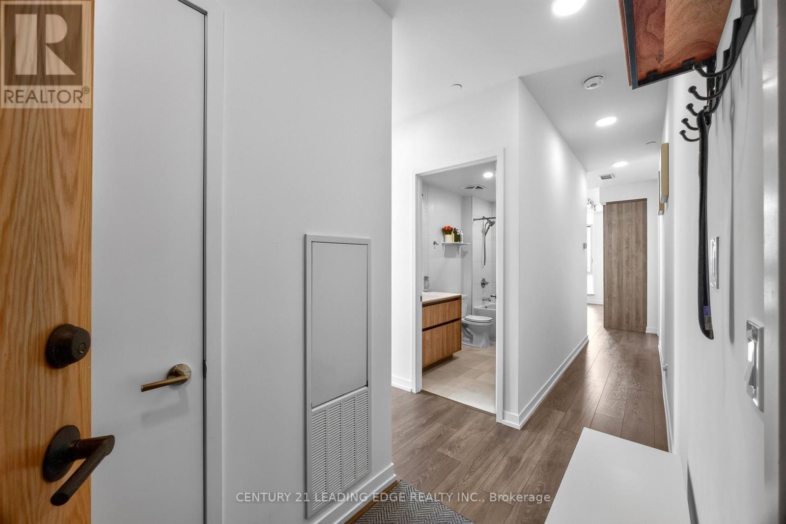 1010 - 8 Beverley Glen Boulevard, Vaughan, Ontario  L4J 0L5 - Photo 3 - N13863008