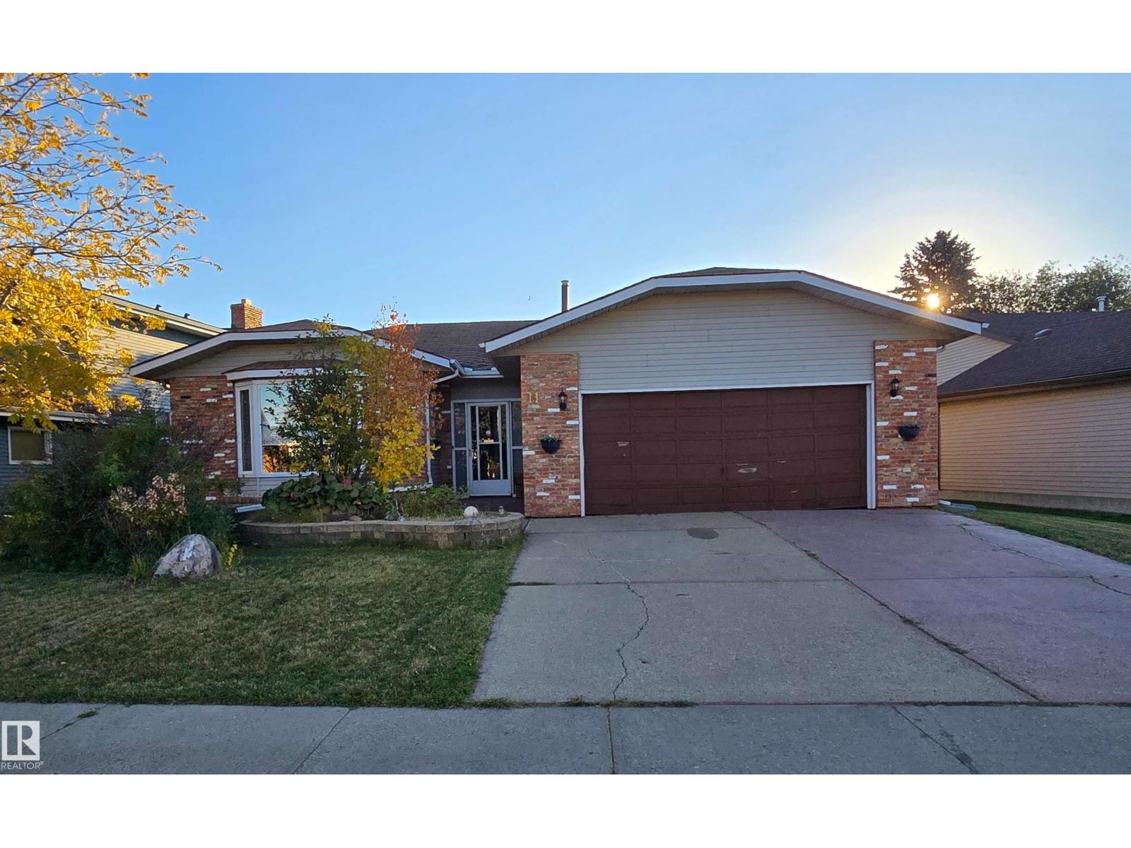 11 Howson Cr Nw, Edmonton, Alberta  T5A 4T7 - Photo 1 - E4511782