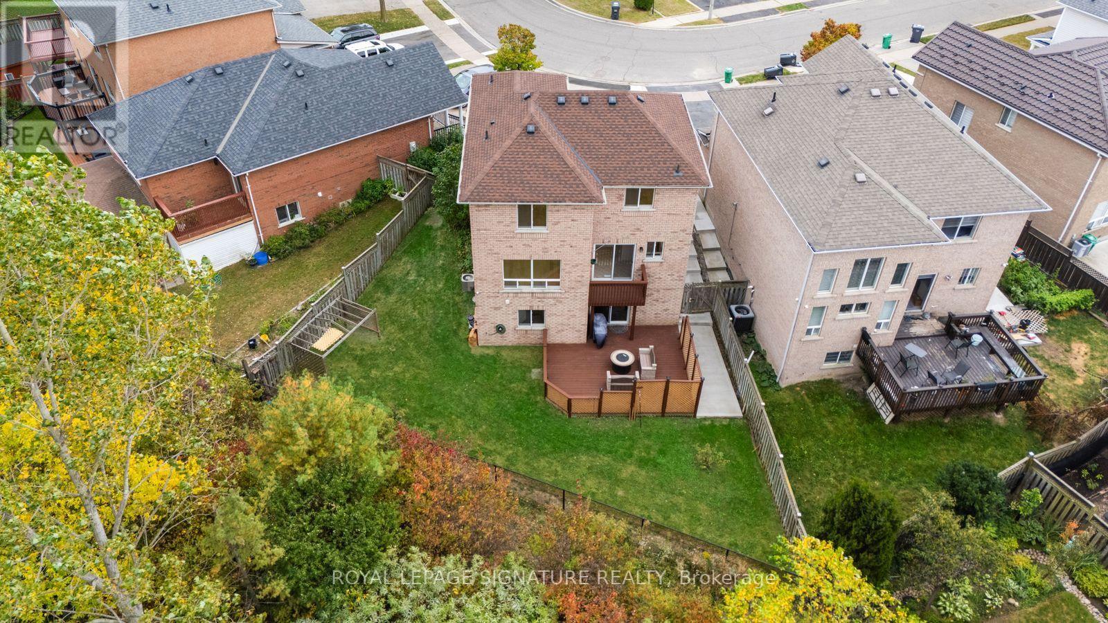 38 Charleswood Circle, Brampton, Ontario  L7A 1Z2 - Photo 2 - W13862874