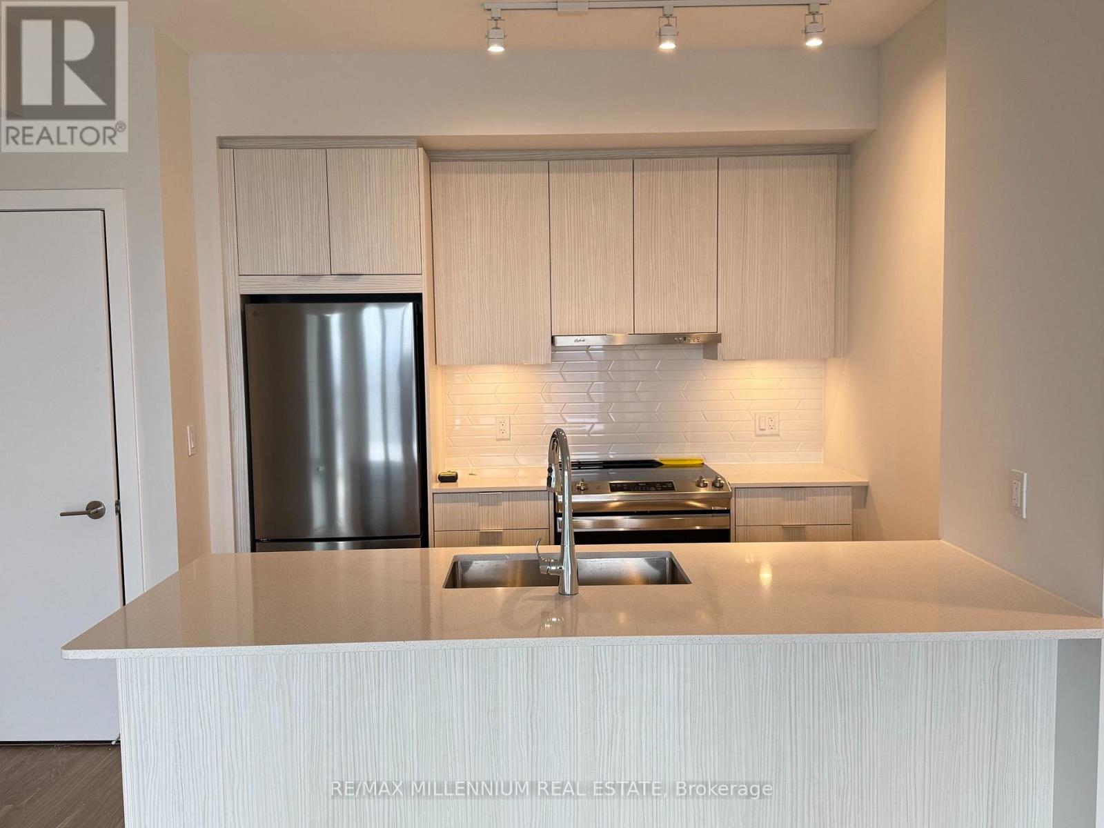 1607 - 430 Square One Drive, Mississauga, Ontario  L5B 0L6 - Photo 3 - W13862930