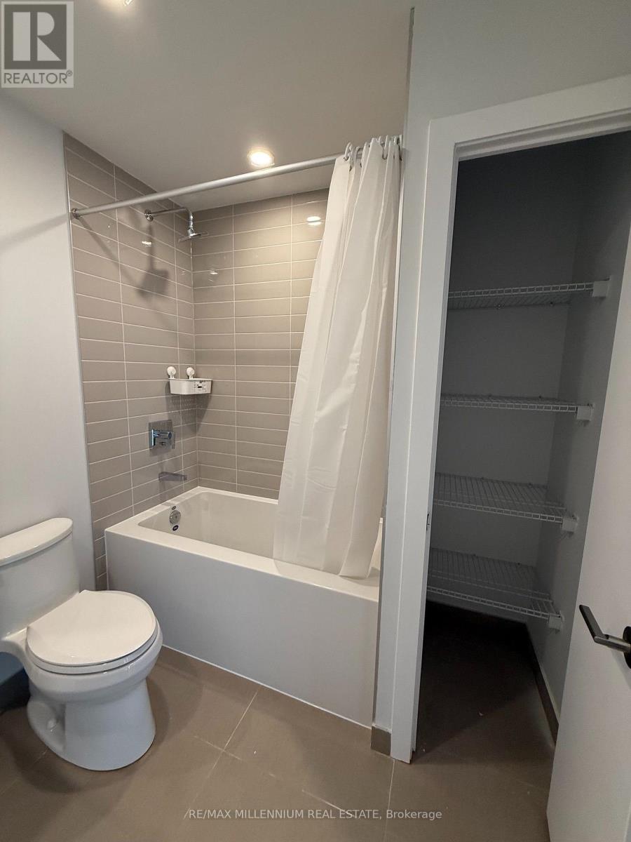 1607 - 430 Square One Drive, Mississauga, Ontario  L5B 0L6 - Photo 9 - W13862930