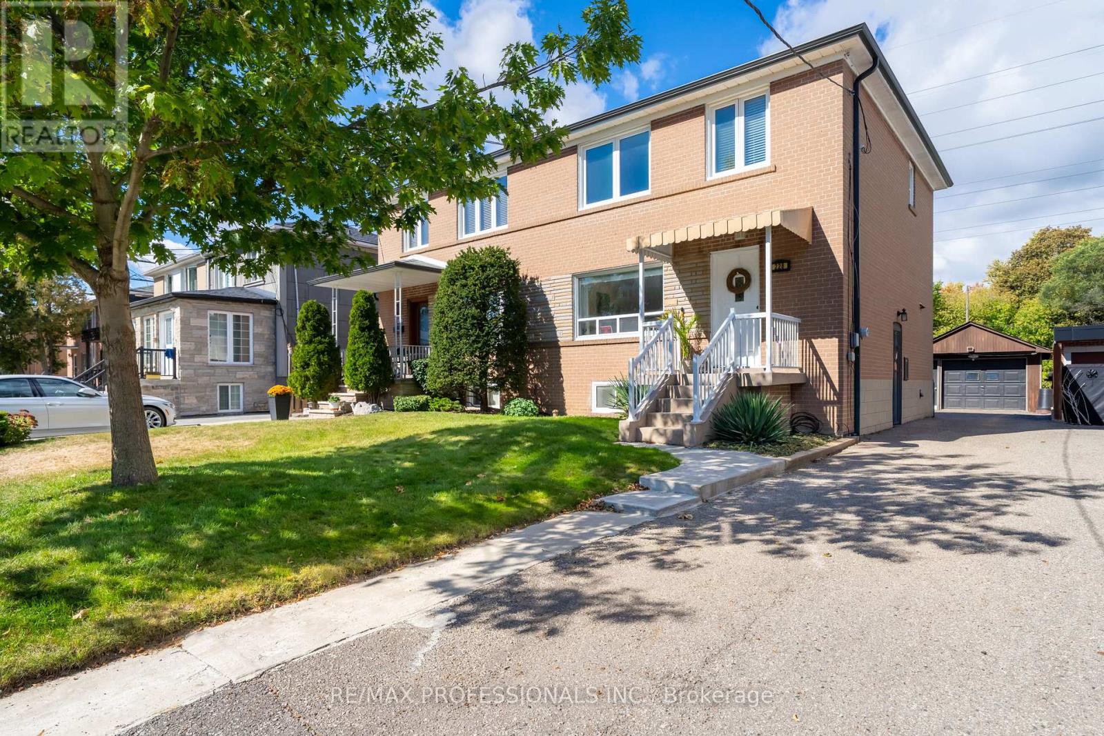 228 EILEEN AVENUE, Toronto, Ontario