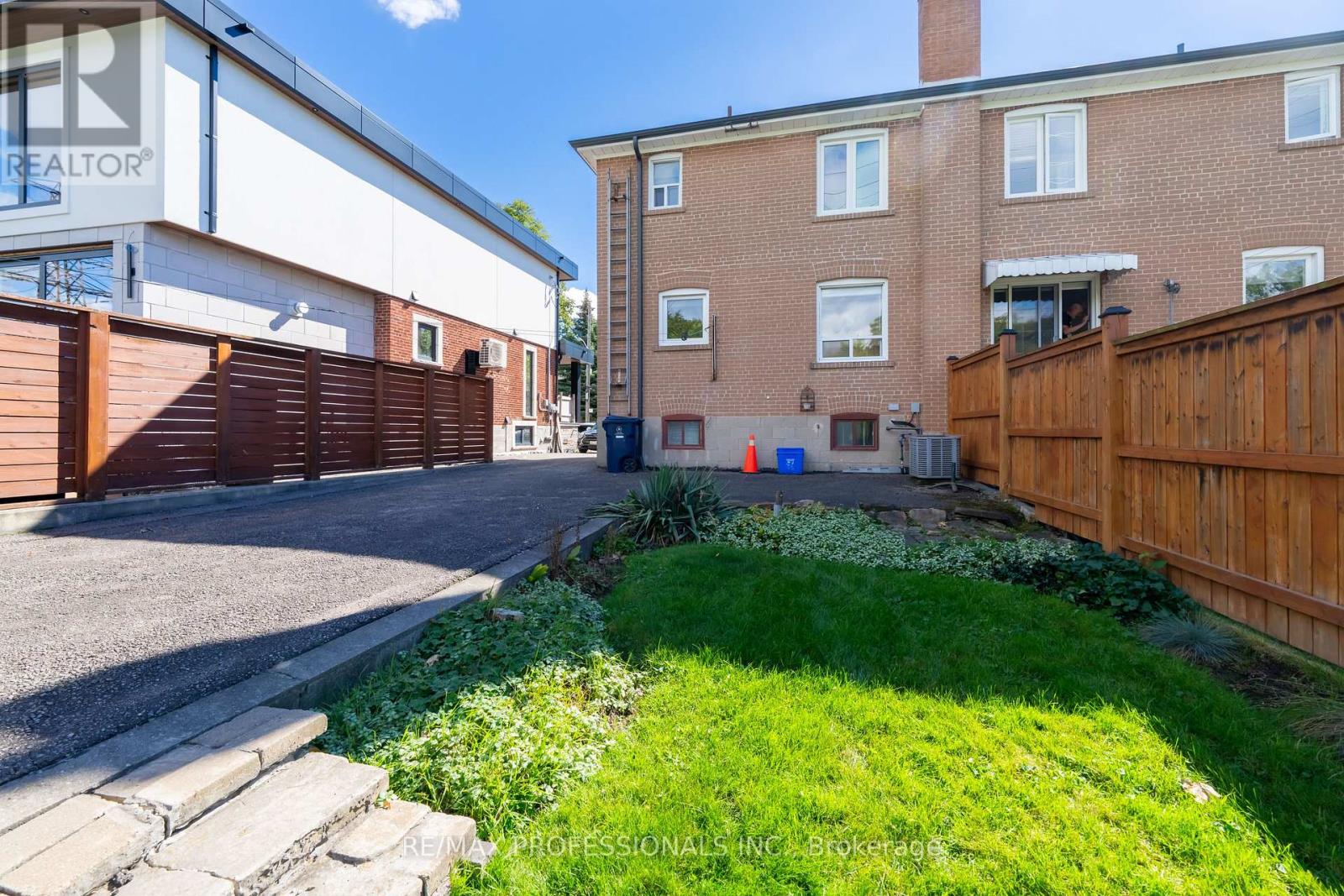 228 Eileen Avenue, Toronto, Ontario  M6N 1W1 - Photo 36 - W13863120