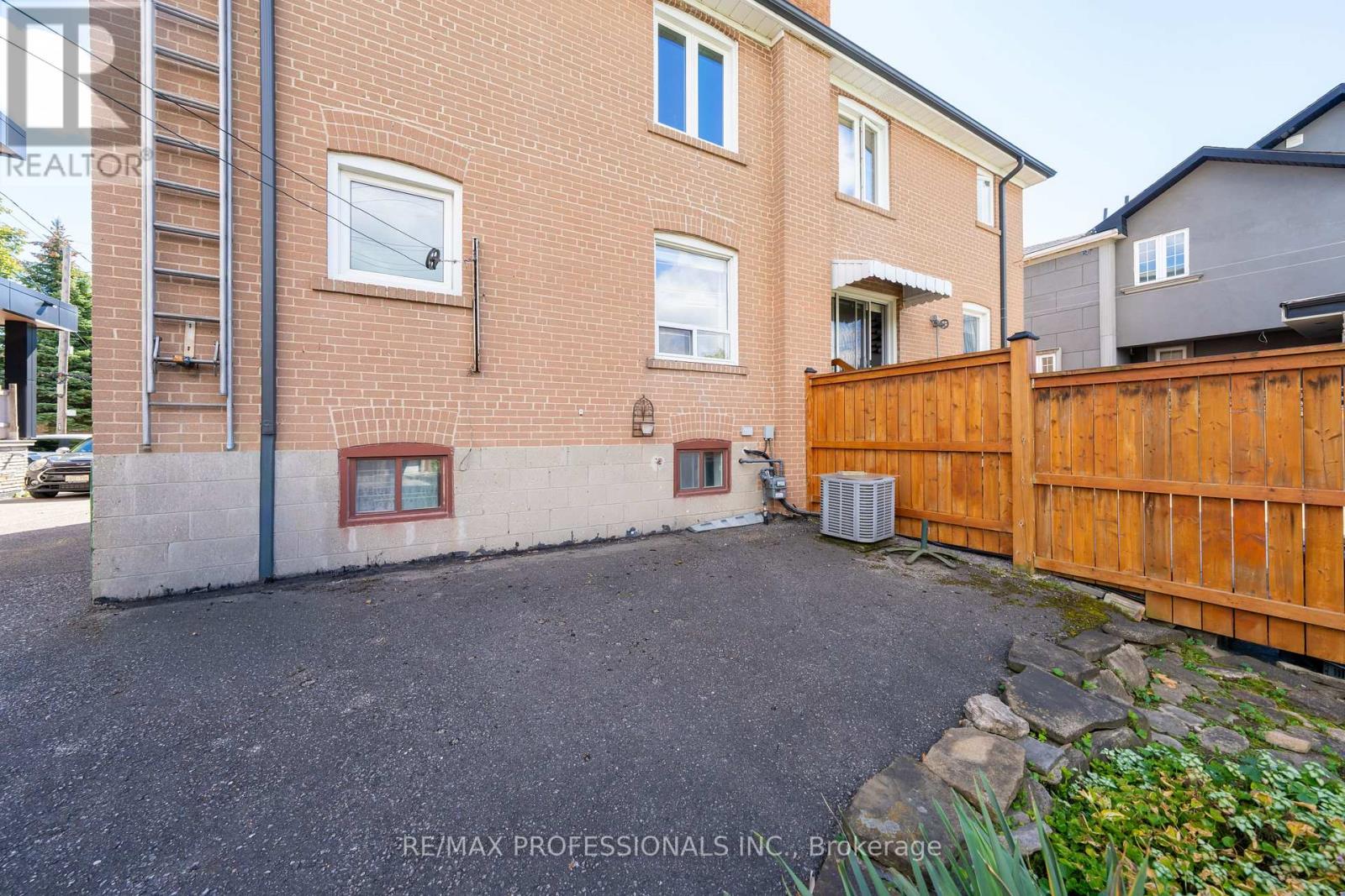 228 Eileen Avenue, Toronto, Ontario  M6N 1W1 - Photo 43 - W13863120