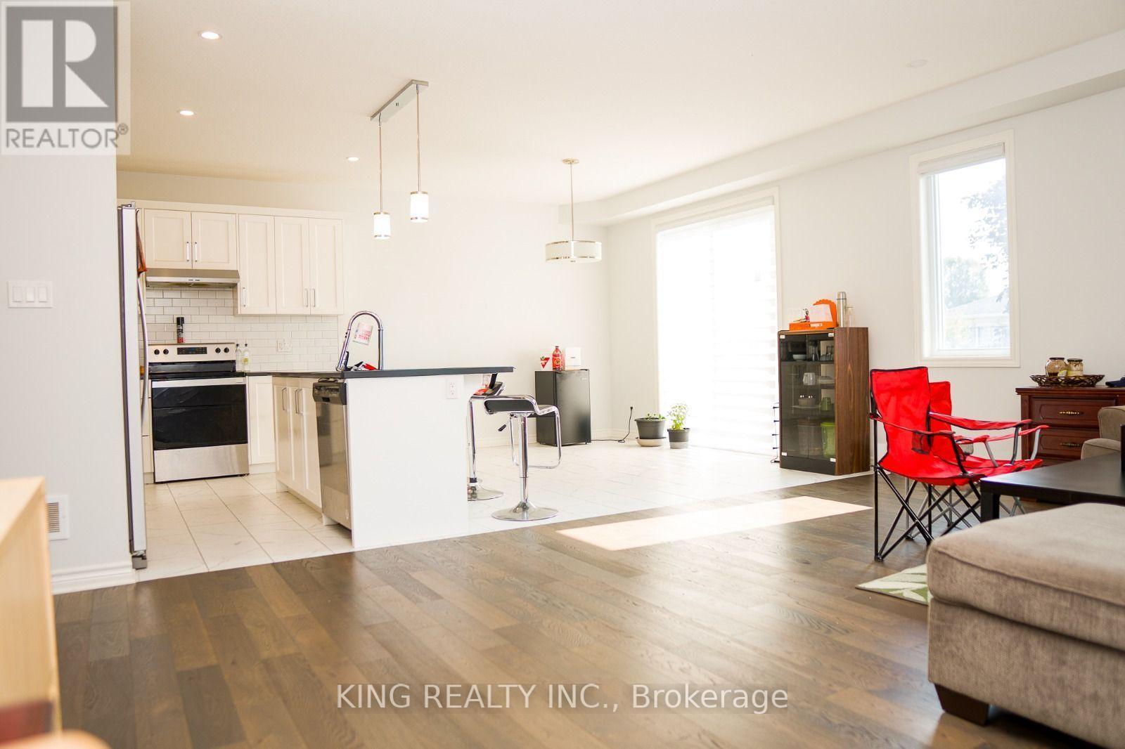 24 Welch Court, St. Thomas, Ontario  N5R 0M1 - Photo 4 - X13862878