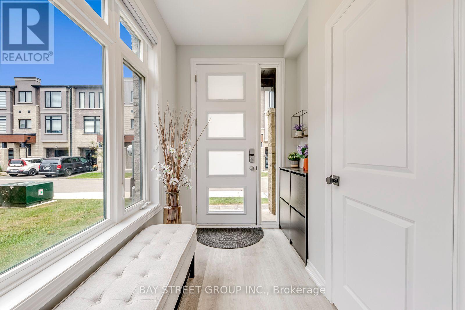 55 Sentinel Lane, Hamilton, Ontario  L9C 0E8 - Photo 5 - X13862888