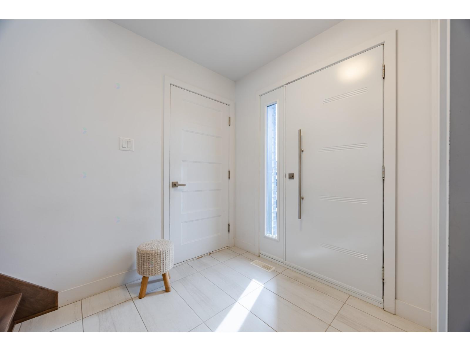 5070 Rue Quevillon Longueuil (Saint-Hubert) Quebec Canada J3Y2V4 2