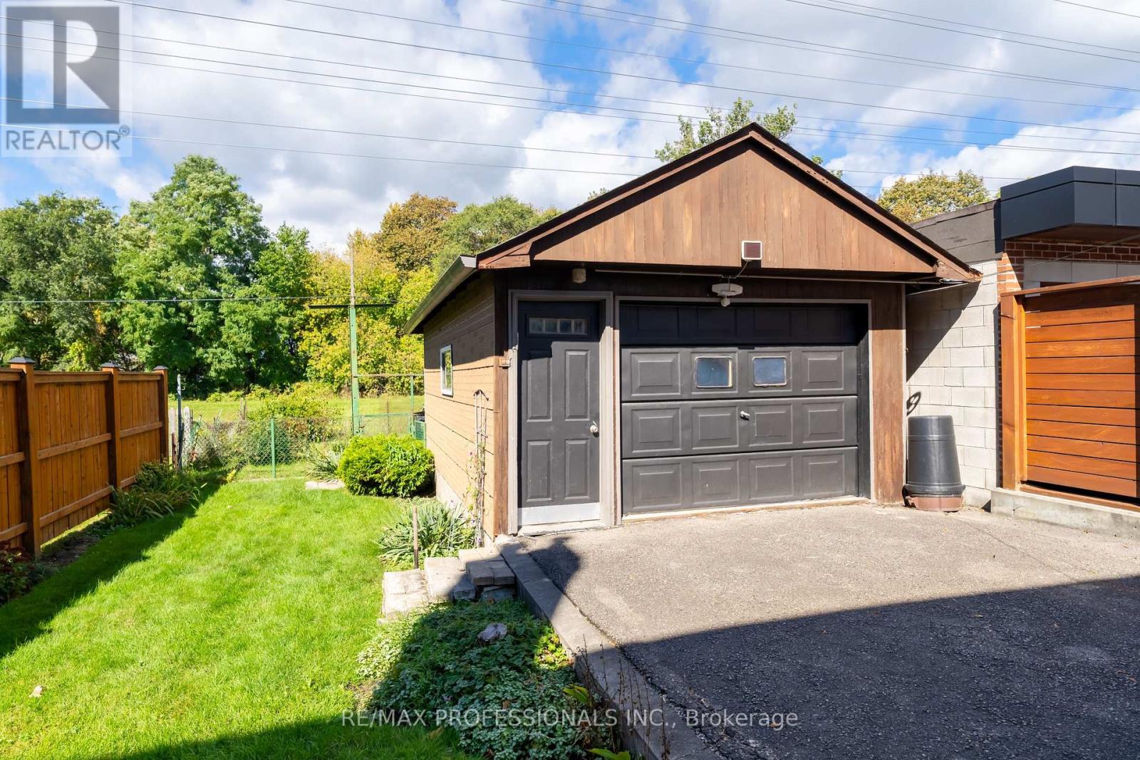 228 Eileen Avenue, Toronto, Ontario  M6N 1W1 - Photo 32 - W13863120