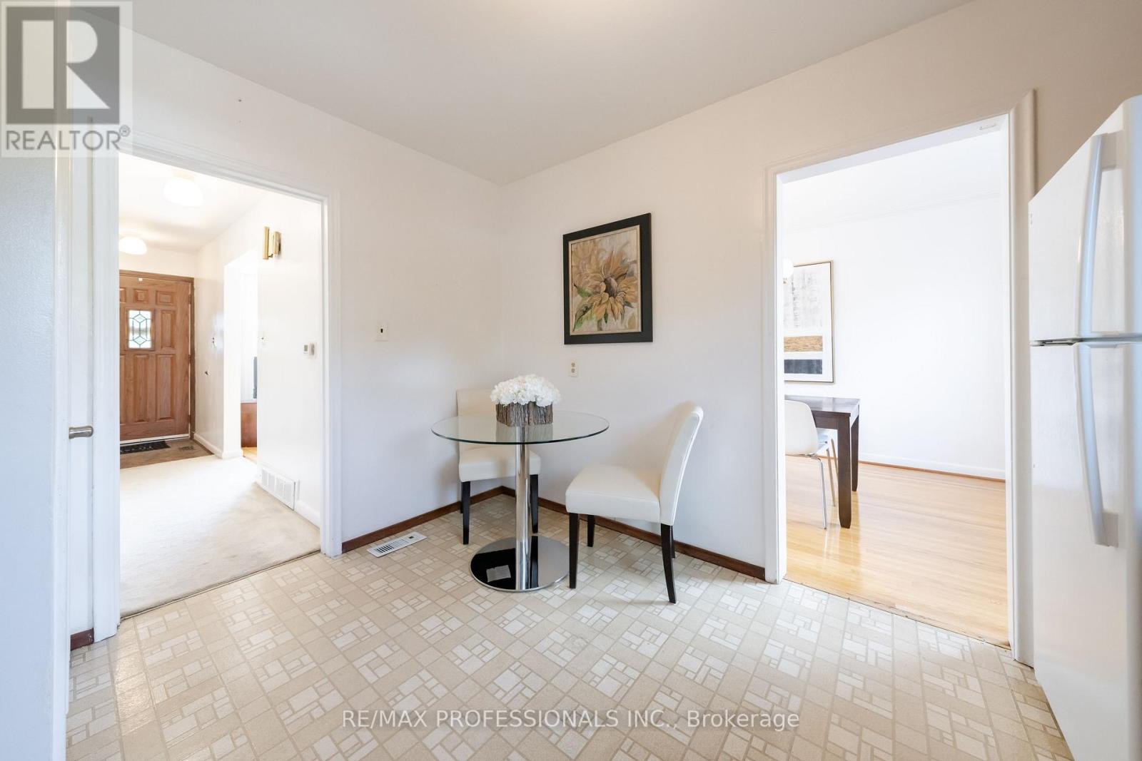 228 Eileen Avenue, Toronto, Ontario  M6N 1W1 - Photo 7 - W13863120