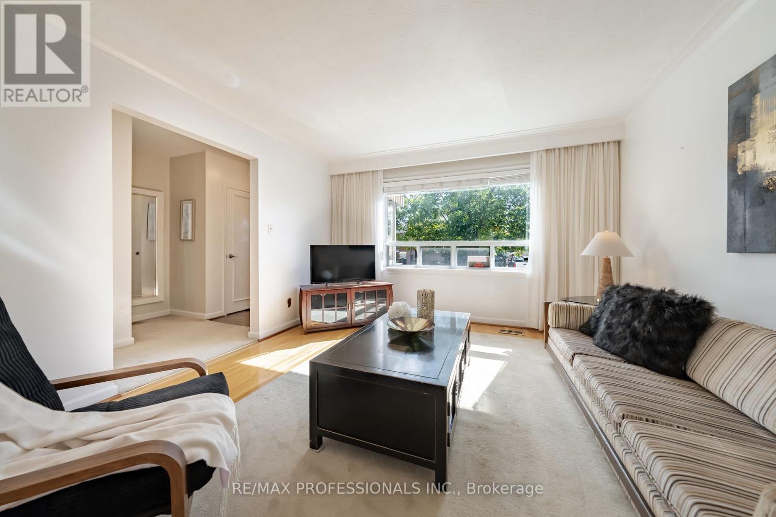 228 Eileen Avenue, Toronto, Ontario  M6N 1W1 - Photo 3 - W13863120