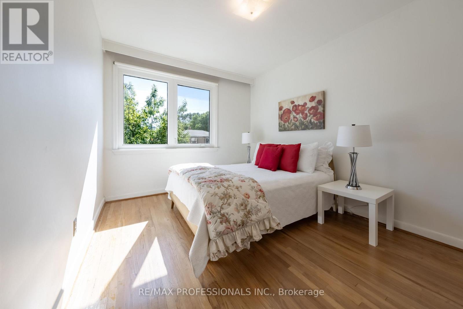 228 Eileen Avenue, Toronto, Ontario  M6N 1W1 - Photo 15 - W13863120