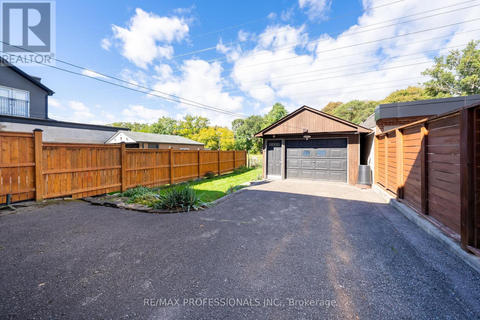 228 Eileen Avenue, Toronto, Ontario  M6N 1W1 - Photo 30 - W13863120
