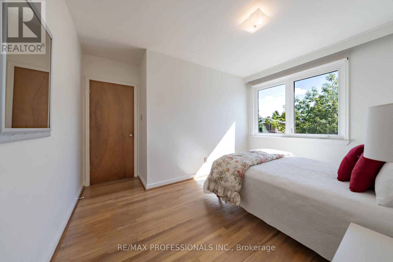 228 Eileen Avenue, Toronto, Ontario  M6N 1W1 - Photo 17 - W13863120