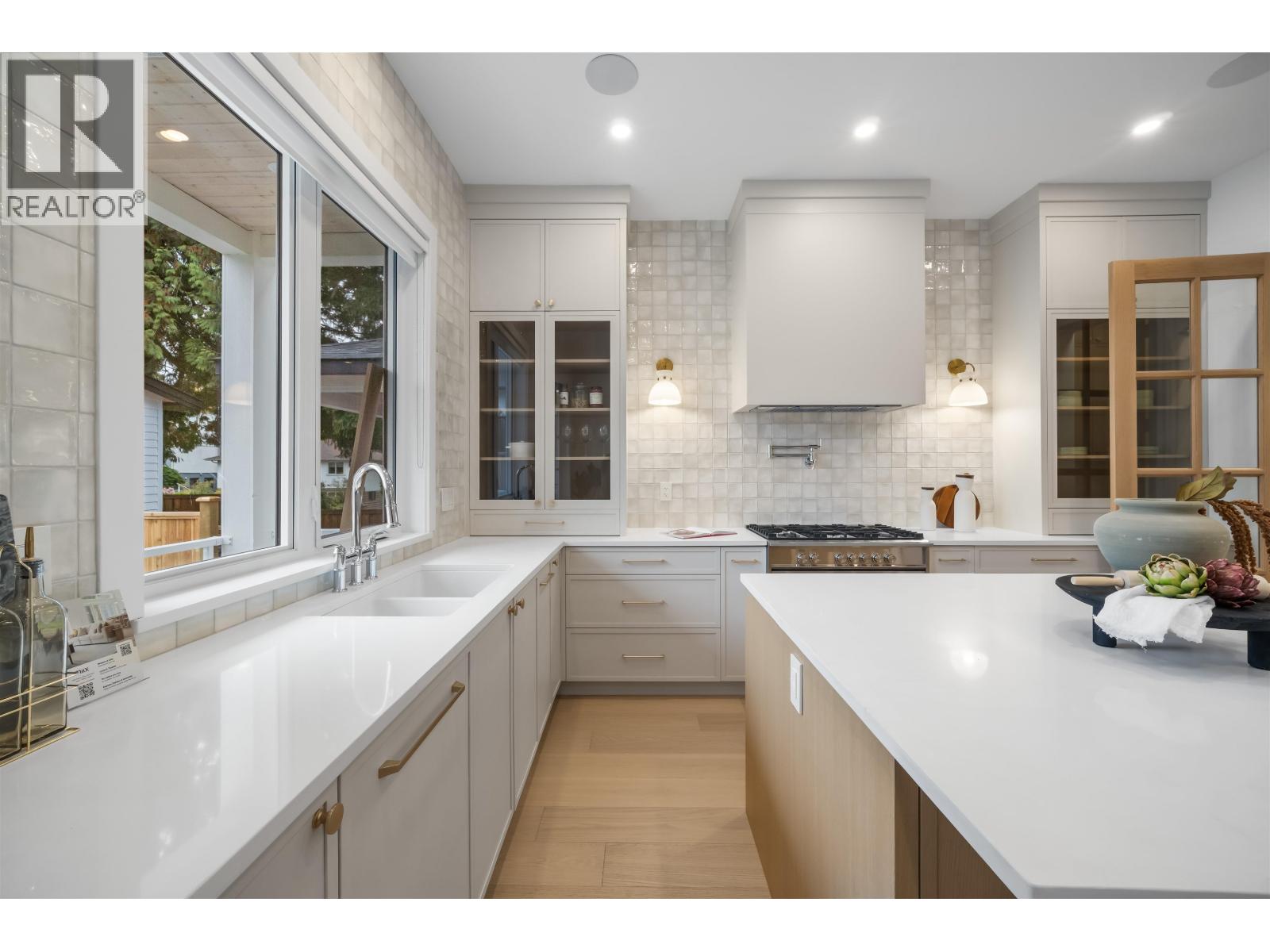 2008 Westview Drive, North Vancouver, British Columbia  V7M 3B2 - Photo 7 - R3171423