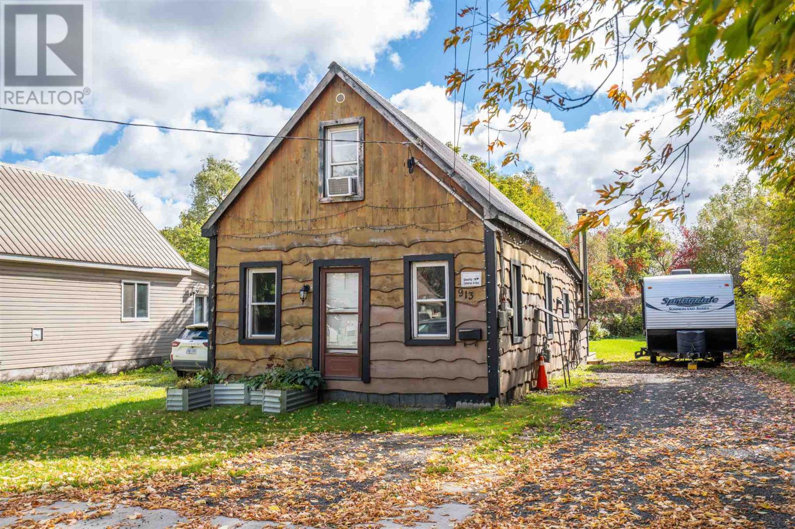 913 Bonney St, Sault Ste. Marie, Ontario  P6C 1A9 - Photo 1 - SM262767