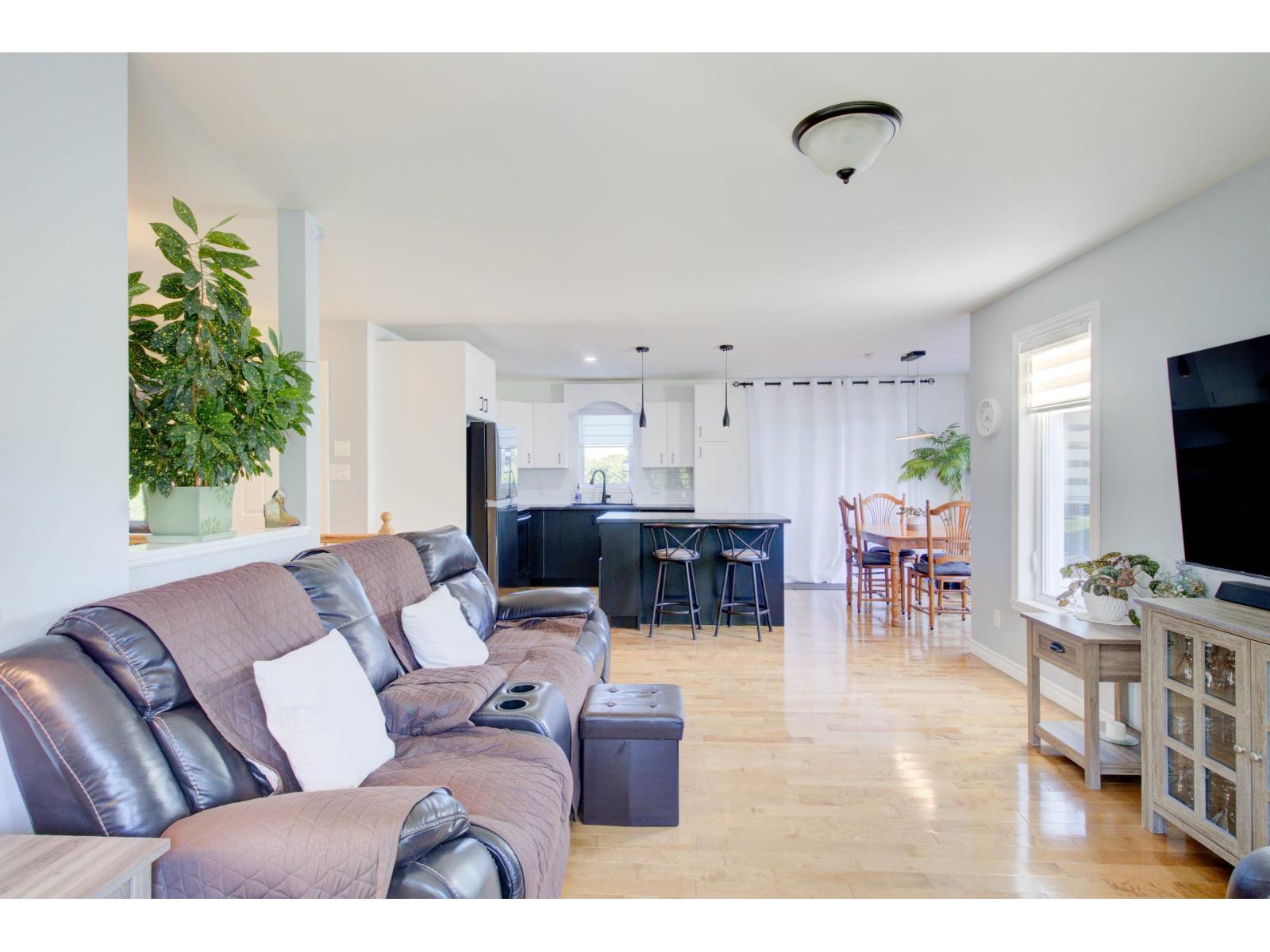 353 Rue Célina Sherbrooke (Les Nations) Quebec Canada J1H6N4 4