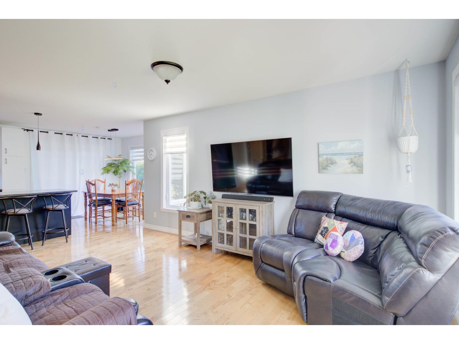 353 Rue Célina Sherbrooke (Les Nations) Quebec Canada J1H6N4 5