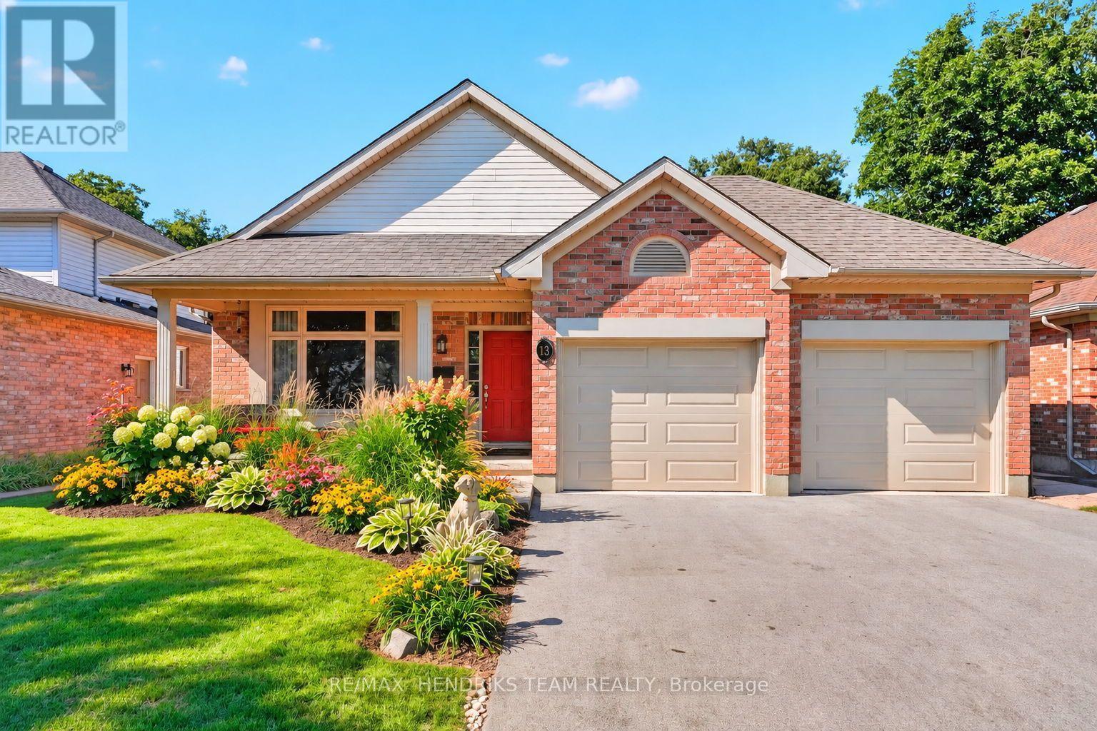 13 Timber Lane, St. Catharines (Lakeport), Ontario L2N 7R7 - Photo 1 - X13863210