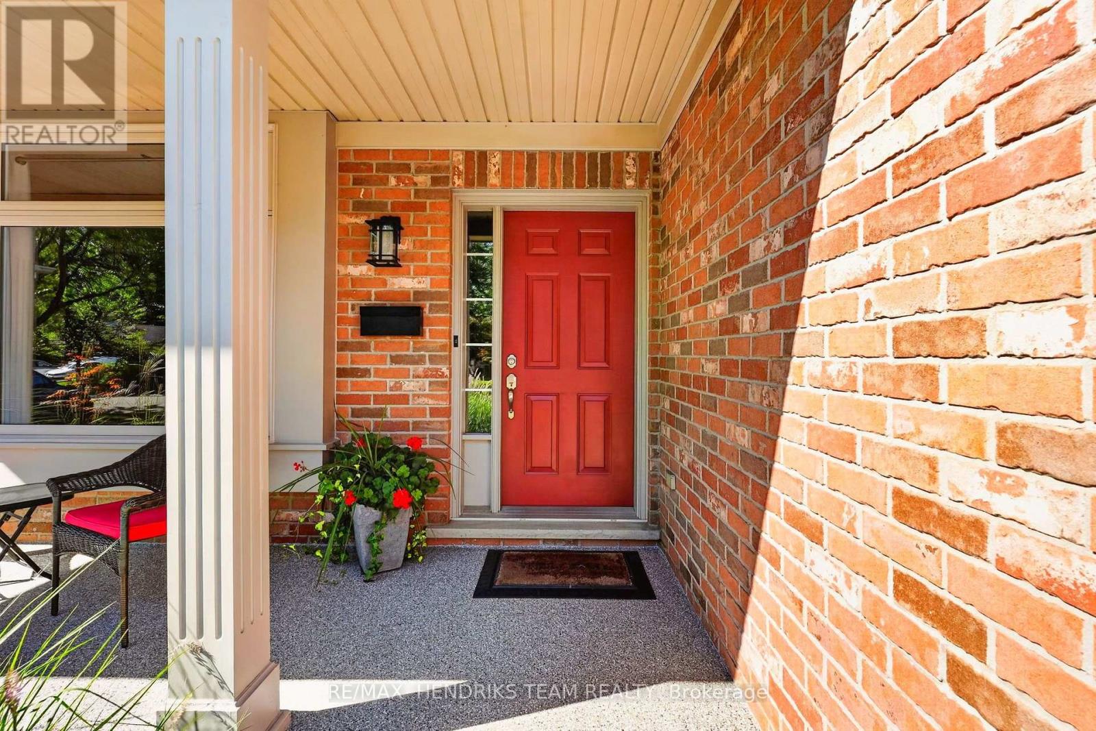 13 Timber Lane, St. Catharines (Lakeport), Ontario L2N 7R7 - Photo 2 - X13863210