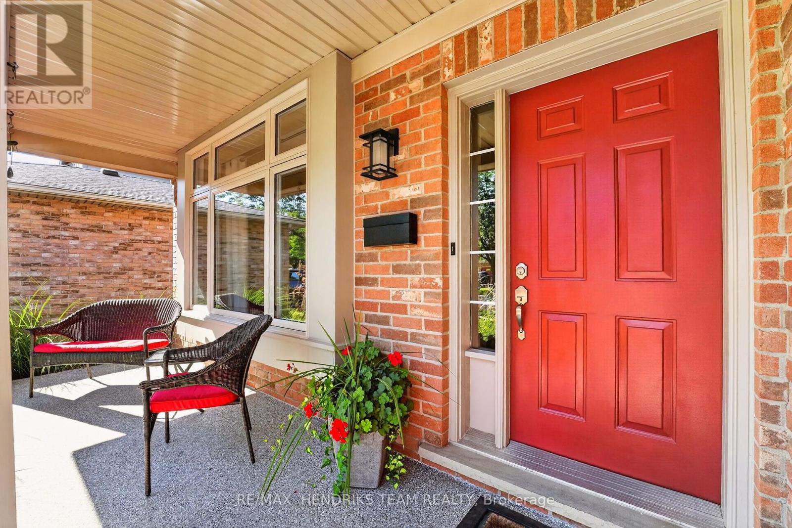 13 Timber Lane, St. Catharines (Lakeport), Ontario L2N 7R7 - Photo 3 - X13863210