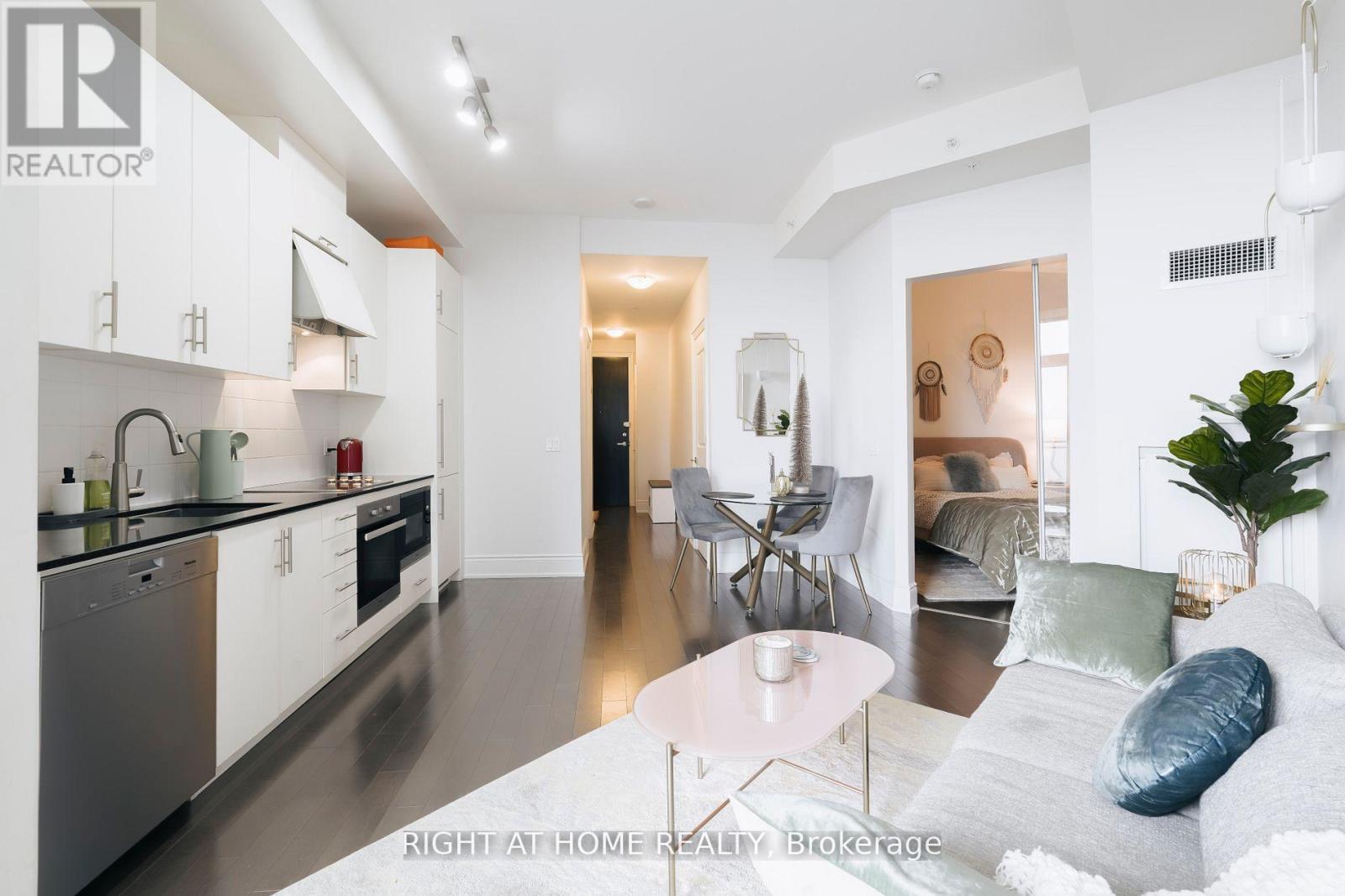 918 - 23 Glebe Road W, Toronto, Ontario  M5P 0A1 - Photo 6 - C13863206