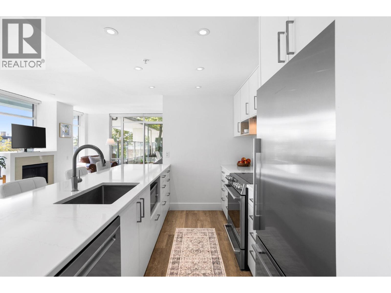 306 158 W 13th Street, North Vancouver, British Columbia  V7M 0A7 - Photo 13 - R3172369