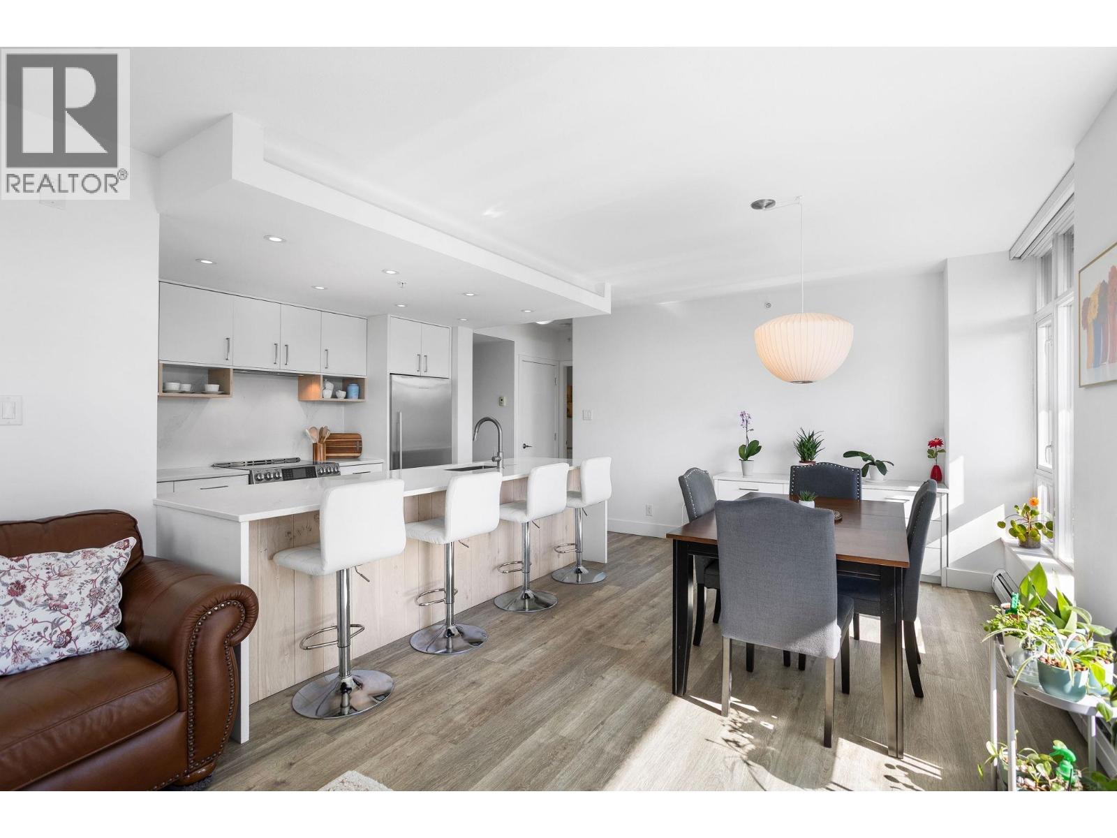 306 158 W 13th Street, North Vancouver, British Columbia  V7M 0A7 - Photo 4 - R3172369