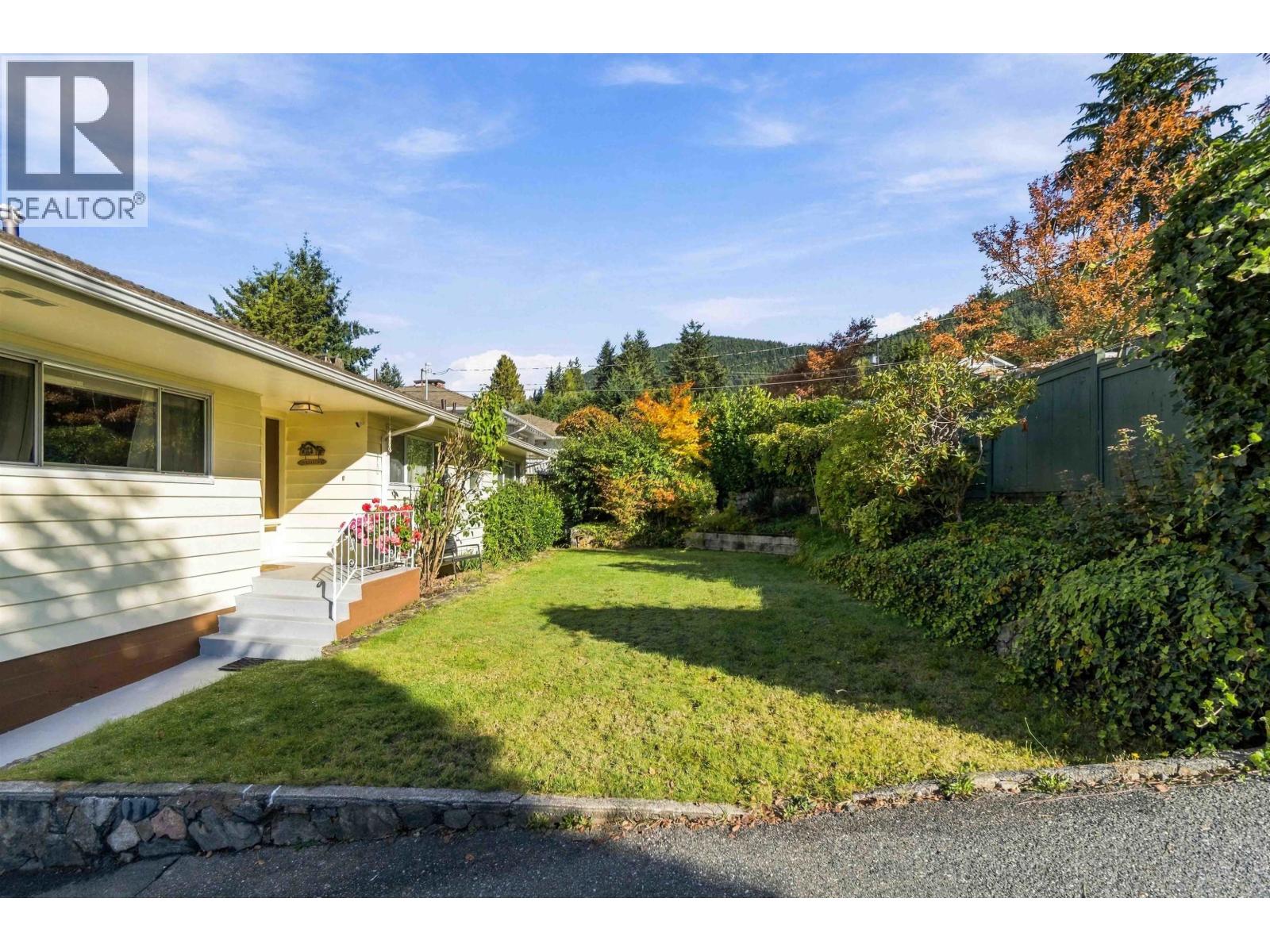4243 Delbrook Avenue, North Vancouver, British Columbia  V7N 4A4 - Photo 4 - R3172302