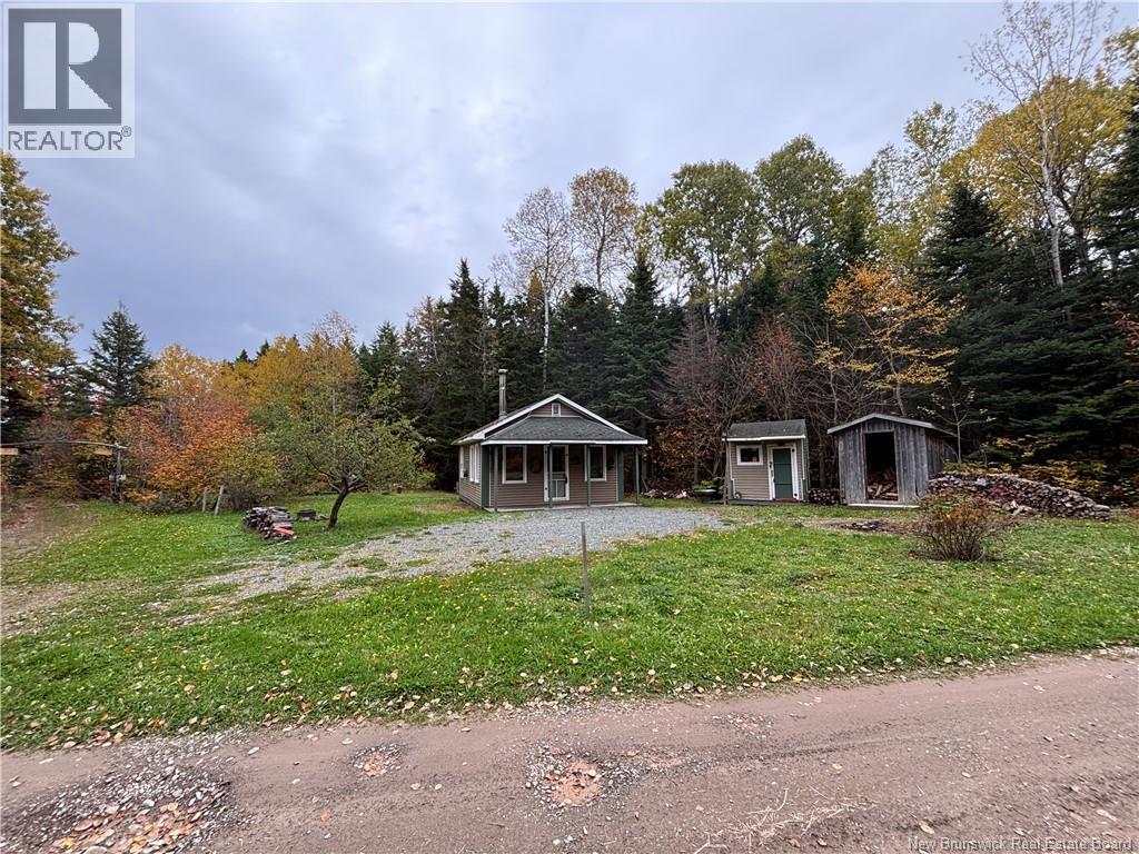 560 Cd Rue Principale, Beresford, New Brunswick  E8K 2A8 - Photo 2 - NB134534