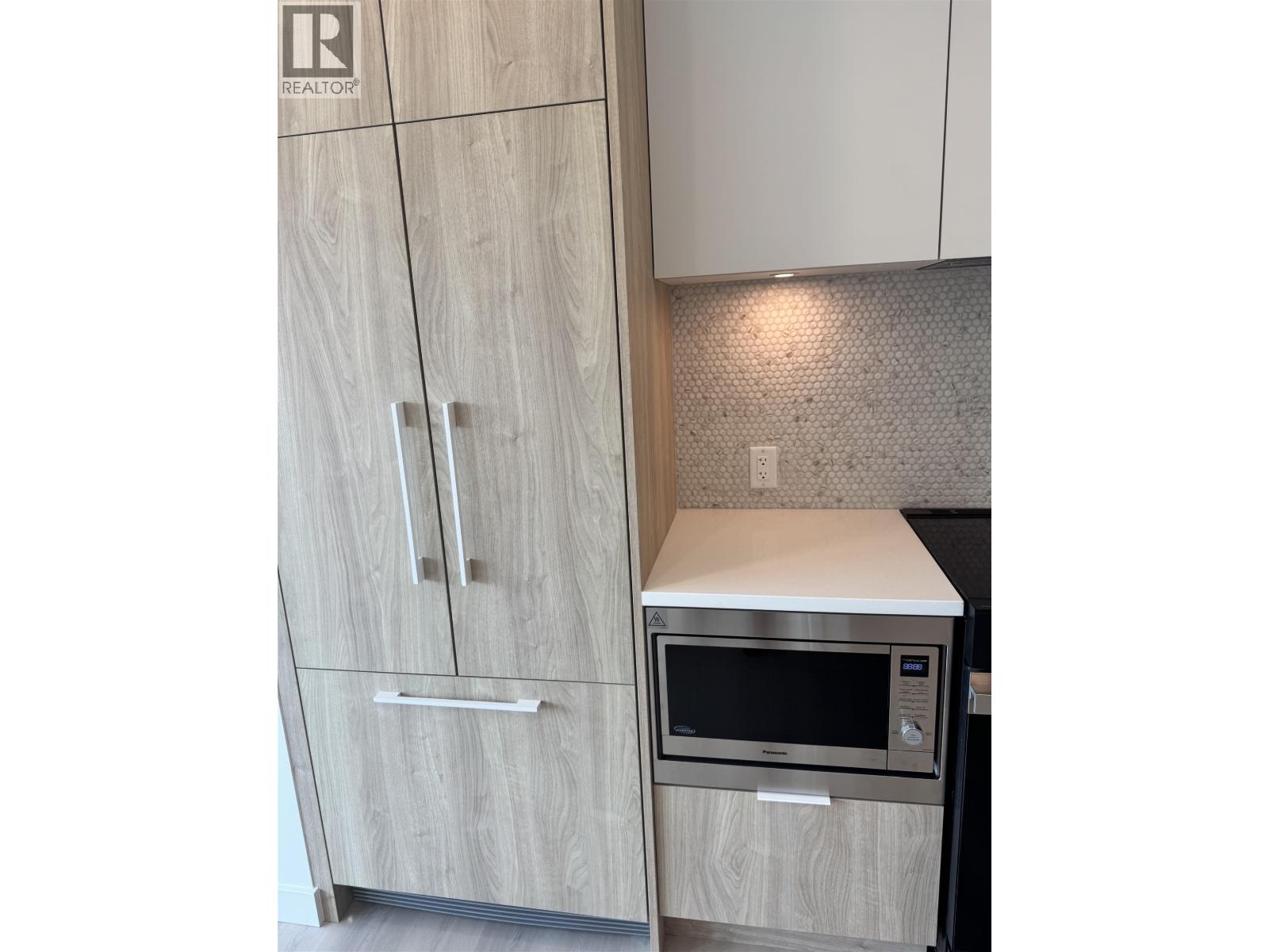 30* 1616 LLOYD AVENUE