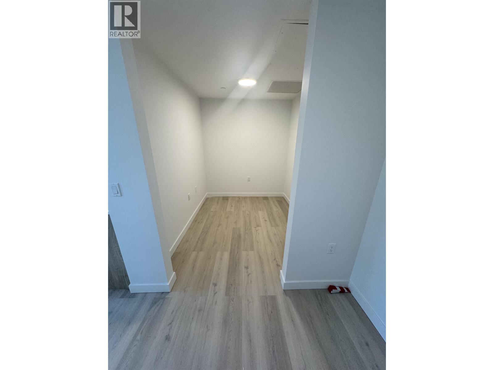 30* 1616 LLOYD AVENUE