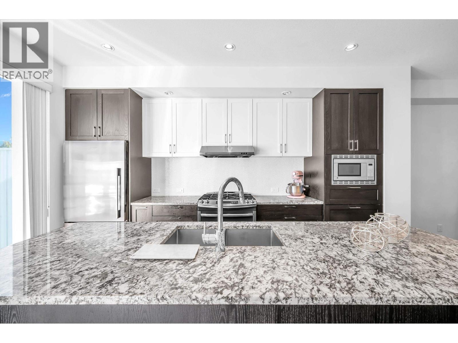 102 548 Foster Avenue, Coquitlam, British Columbia  V3J 0E2 - Photo 8 - R3171651
