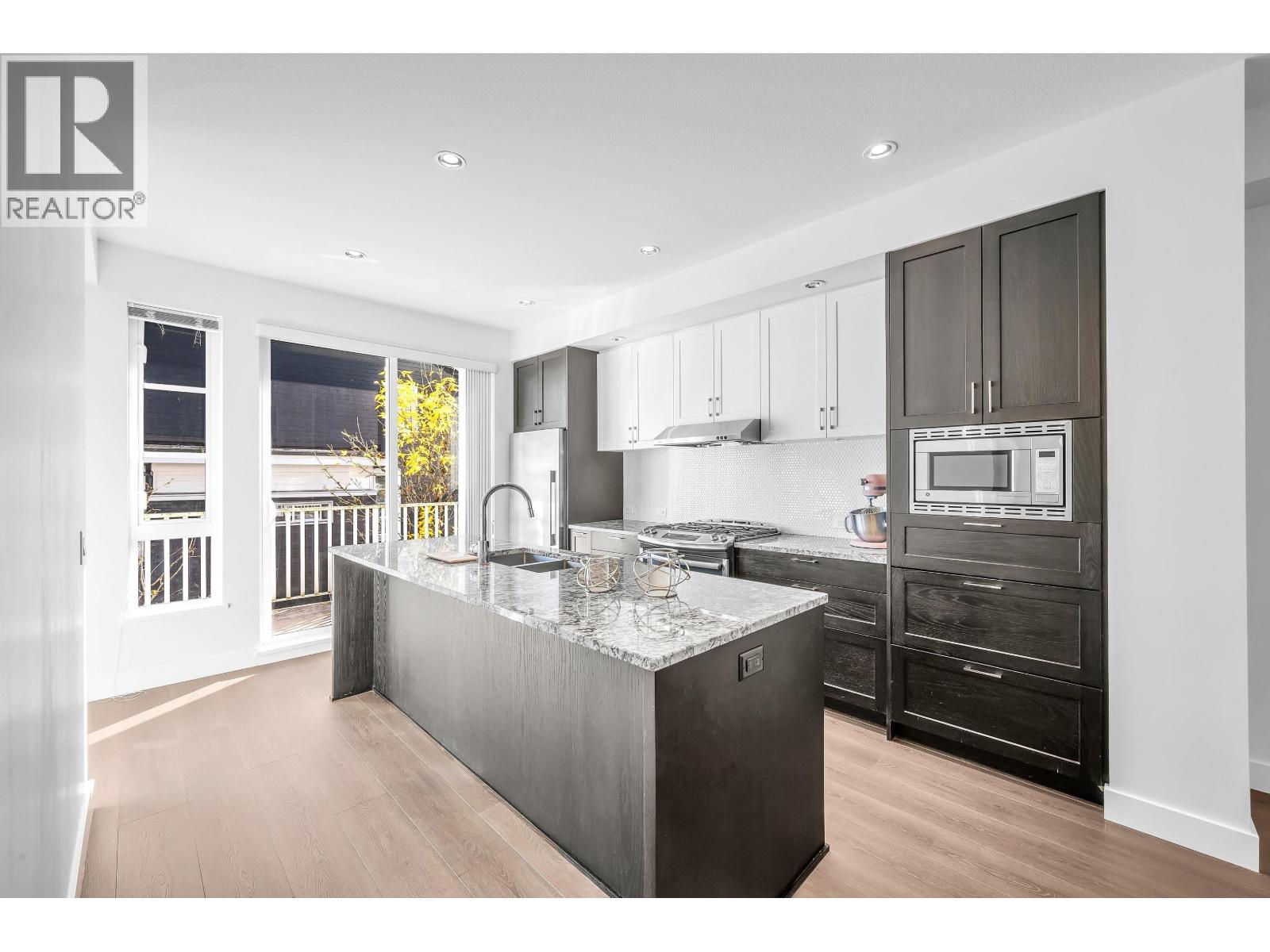 102 548 Foster Avenue, Coquitlam, British Columbia  V3J 0E2 - Photo 11 - R3171651