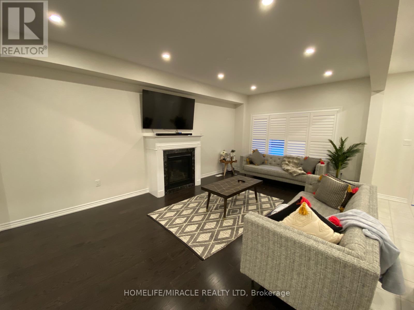 100 Dolobram Trail, Brampton, Ontario  L7A 4Y4 - Photo 2 - W13863182