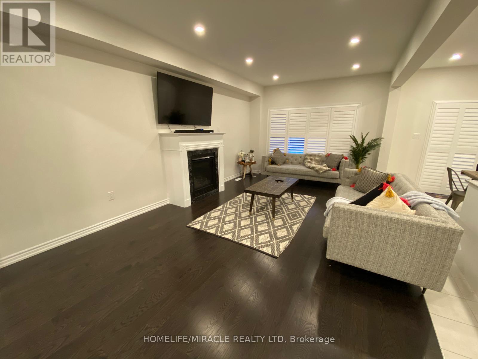 100 Dolobram Trail, Brampton, Ontario  L7A 4Y4 - Photo 3 - W13863182