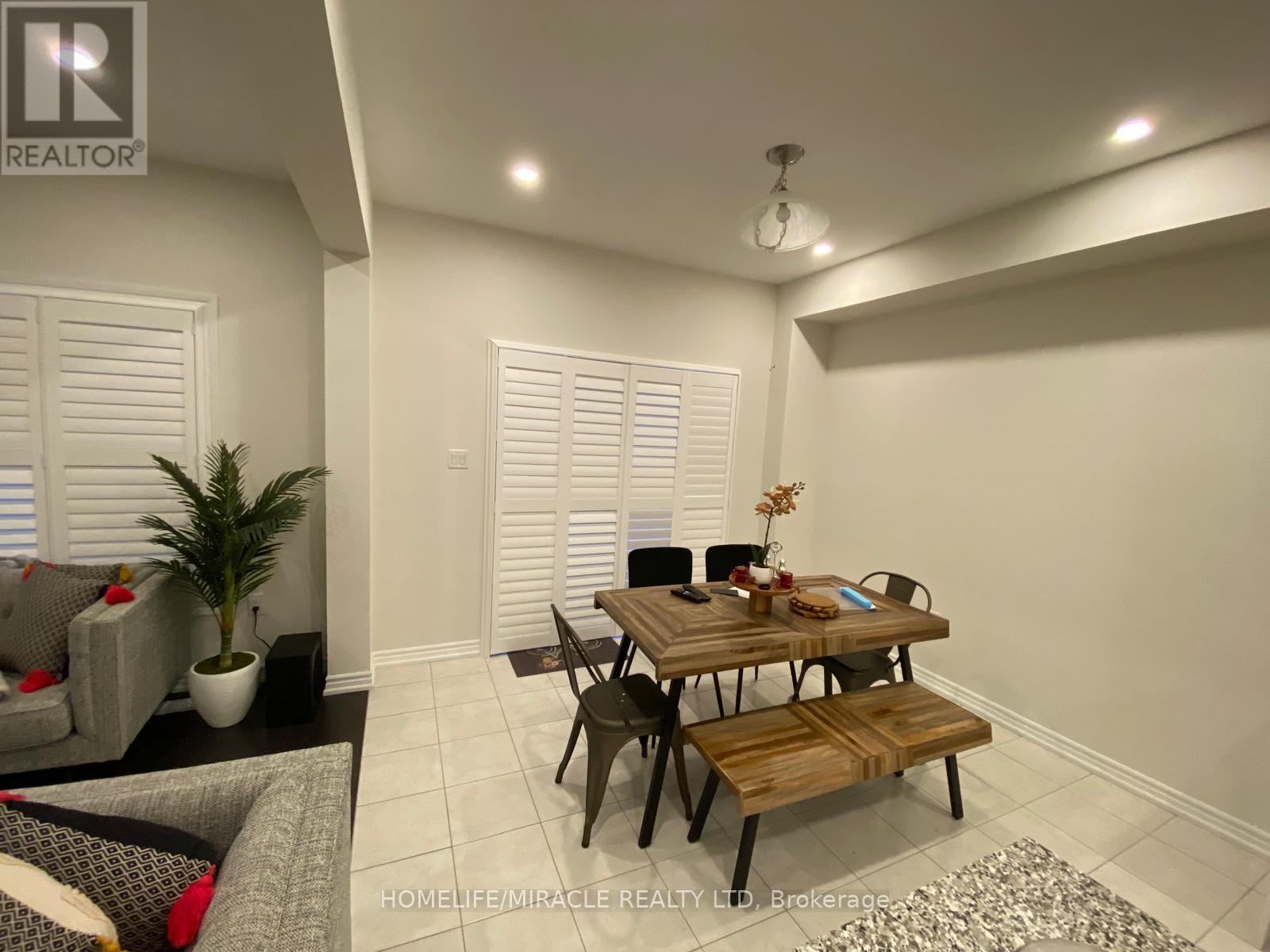100 Dolobram Trail, Brampton, Ontario  L7A 4Y4 - Photo 7 - W13863182
