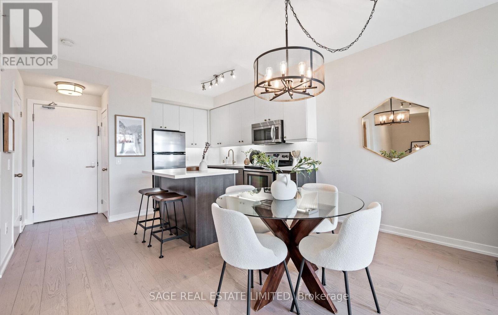 525 - 8 FIELDWAY ROAD