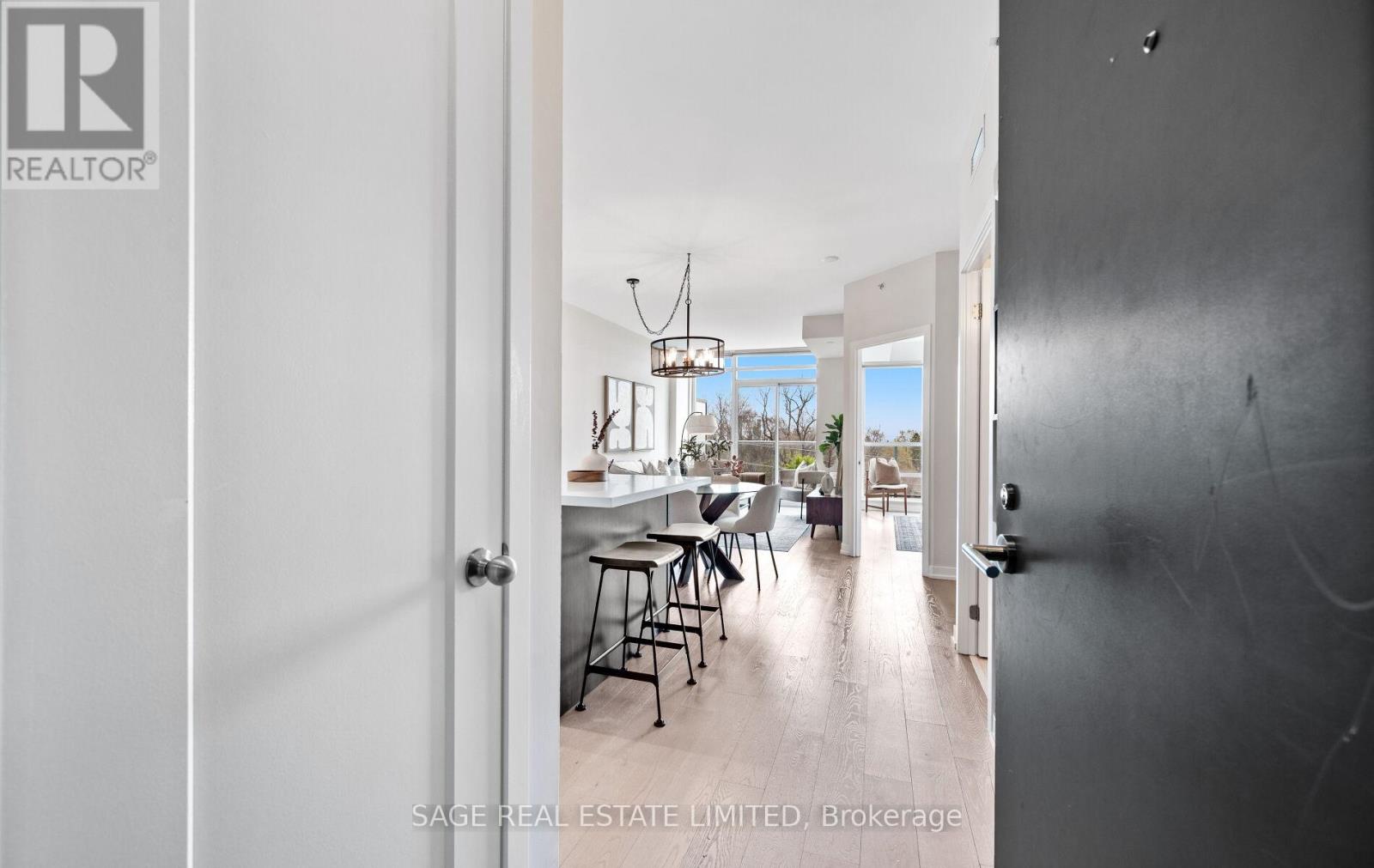 525 - 8 Fieldway Road, Toronto, Ontario  M8Z 0C3 - Photo 2 - W13863192